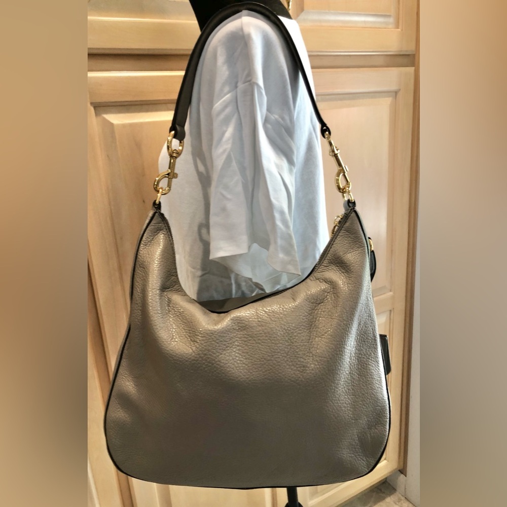 Marc Jacobs Gray Leather Hobo Bag with Gold Hardware - Picture 2 of 16